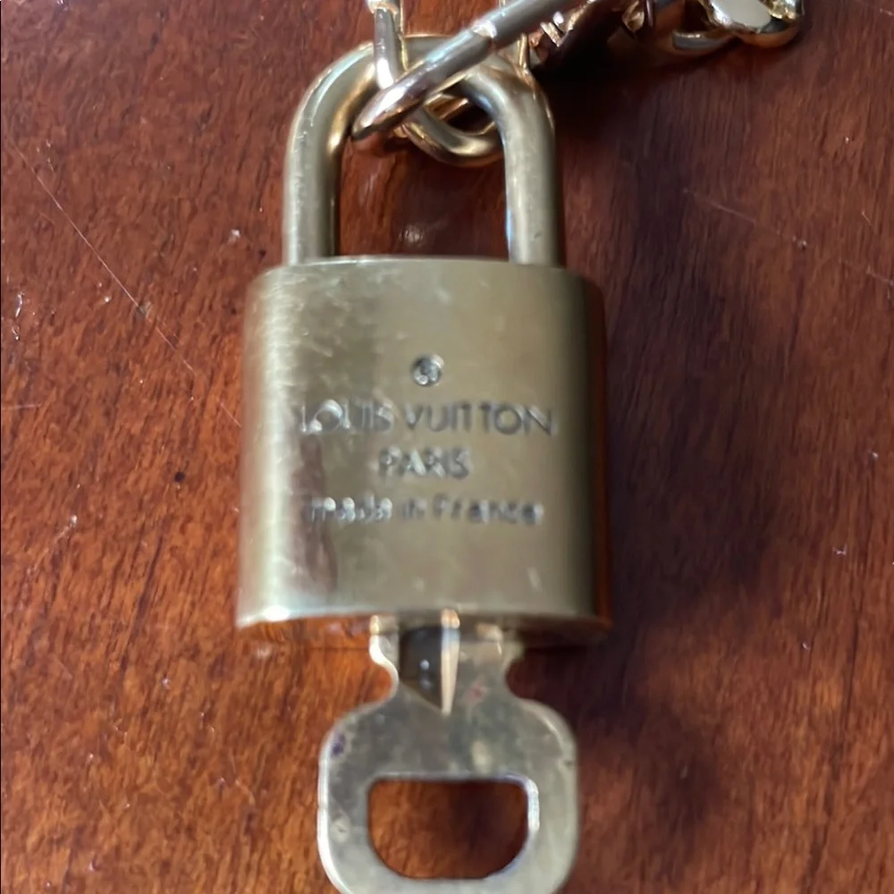 Authentic lv lock and key with new unbranded Gold plated chain. - Picture 2 of 4